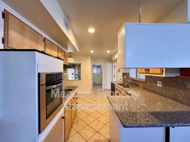 Building Photo - 29820 Thornhill Dr