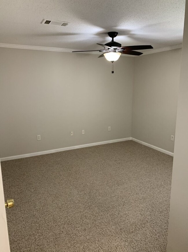 Building Photo - Condo available 8/7! All utilities included