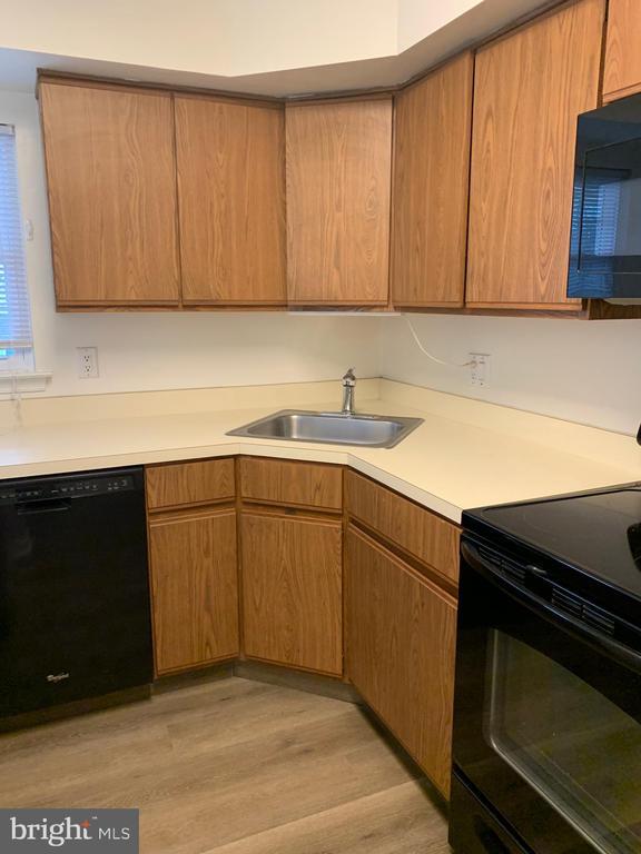 Building Photo - 1905 Bennett Pl