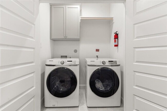 Building Photo - 308 Jensen Dr