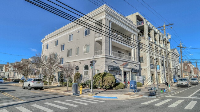 Building Photo - 25 S Surrey Ave