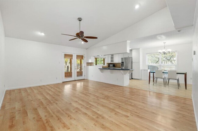 Building Photo - 11904 Highland Oaks Trail