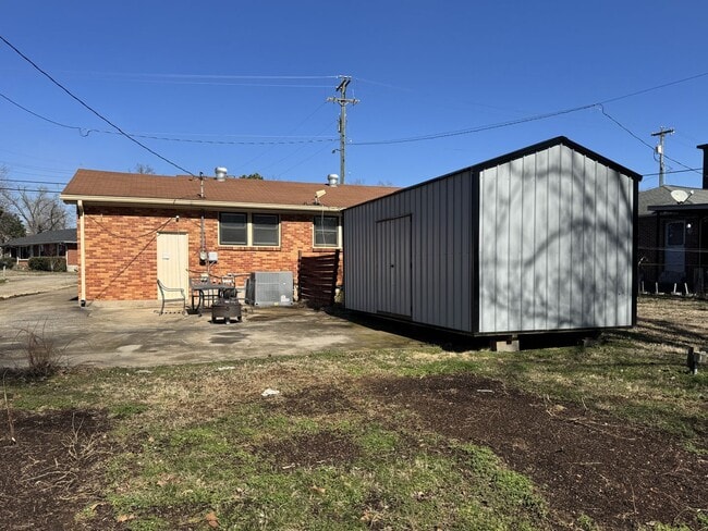 Building Photo - ***NEW PRICE*** Fantastic 3 Bedroom Home in Charlotte Park/West Nashville!