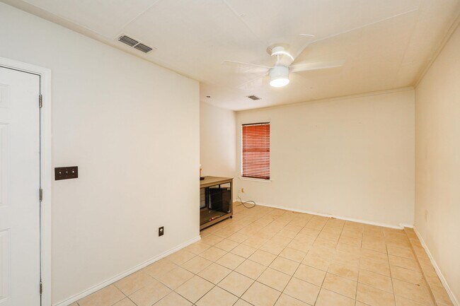 Building Photo - 9001 Taiga Ct