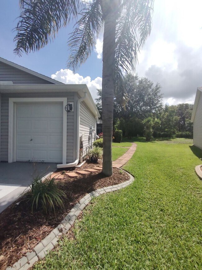 Building Photo - Furnish Single Family Home in The Villages
