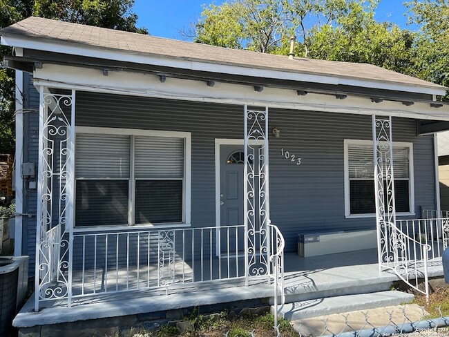 Primary Photo - 1023 N Cherry St
