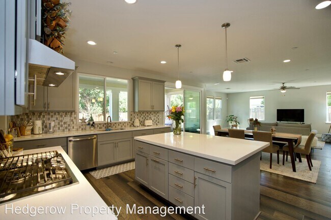 Building Photo - 4 br, 3 bath House - 2071 Morlan Drive