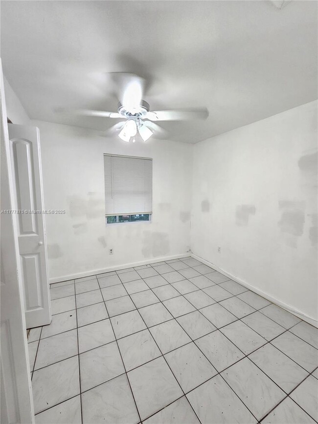 Building Photo - 330 SW 79th Ct