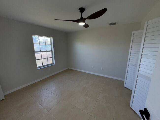 Building Photo - 618 NE 1st St