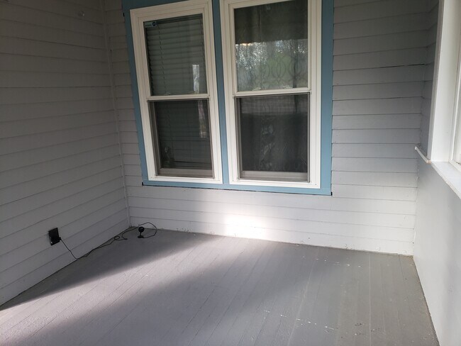 Building Photo - 608 W South St