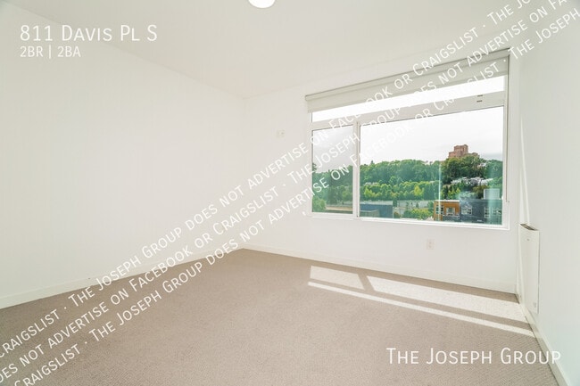 Building Photo - 811 Davis Pl S