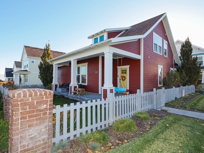 Building Photo - Beautiful House in Excellent Daybreak Loca...