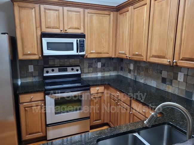 Building Photo - 9859 Murano View