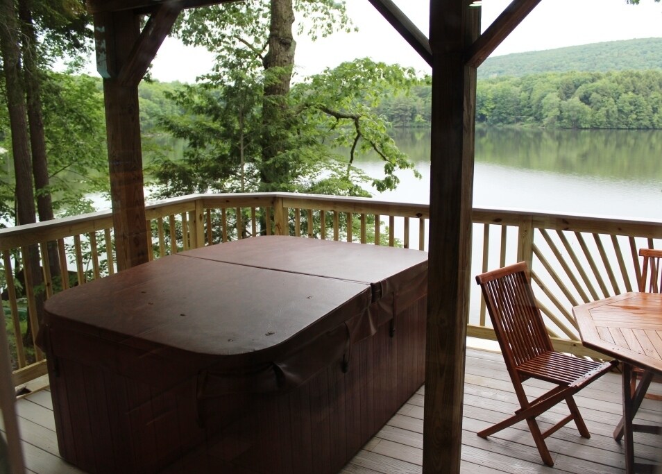 Hot tub on the deck overlooking the lake - 102 Holiday Ln