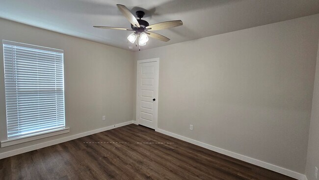 Building Photo - 512 Savannah St