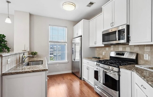 Building Photo - 443 2nd St