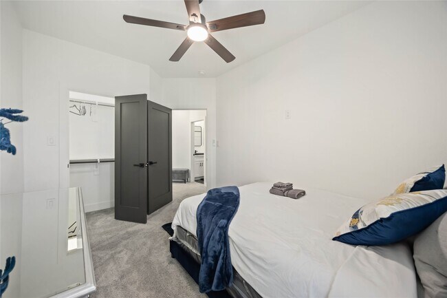 Building Photo - 964 Lucky St