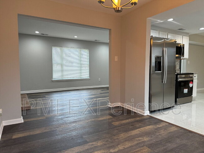 Building Photo - 9806 Ambler Ln