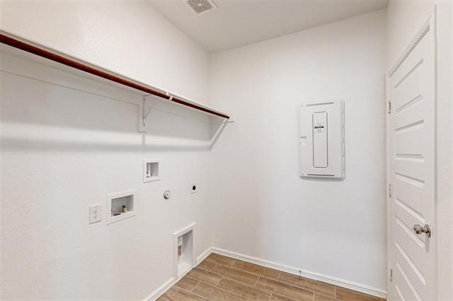 Building Photo - 14162 Birch Farm Dr