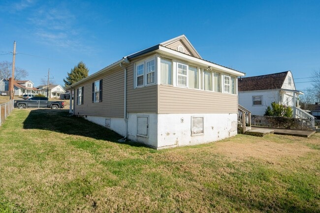 Building Photo - 2 bed/1 bath site built home