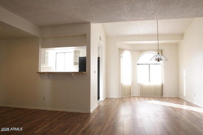 Building Photo - 850 S River Dr