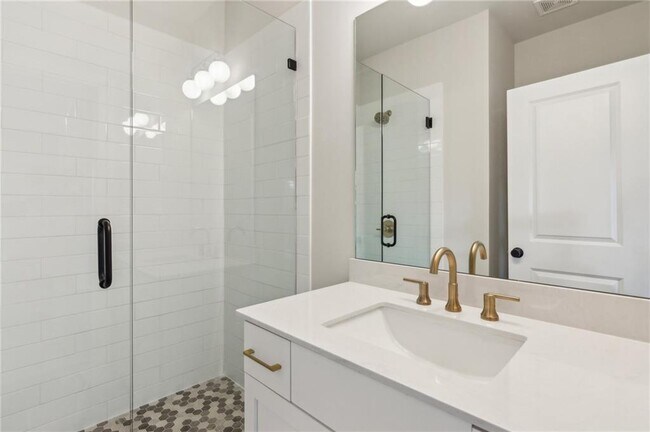 Building Photo - 427 Burton Dr
