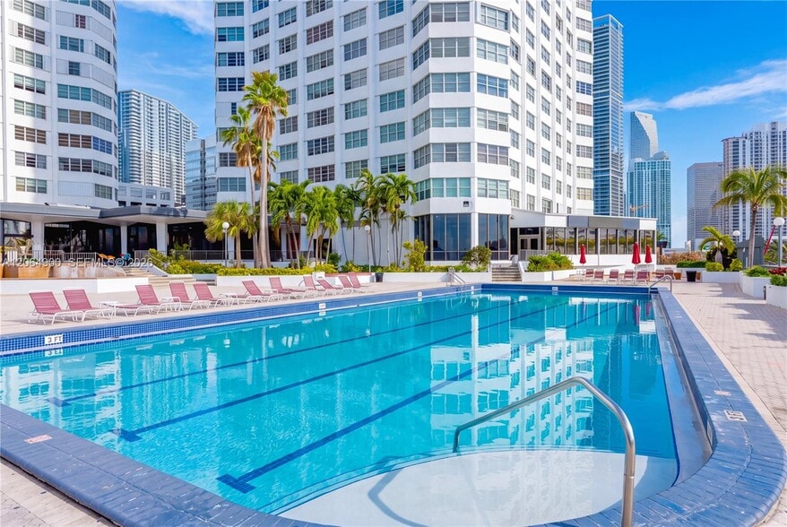 Building Photo - 801 Brickell Bay Dr