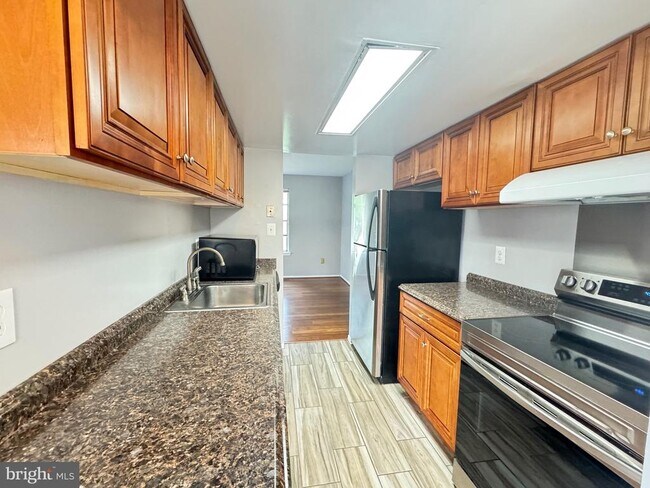 Building Photo - 6674 Ducketts Ln