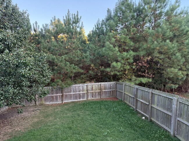 Building Photo - **NEW PRICE** Spacious & Convenient!