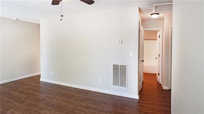 Building Photo - 2885 Center St