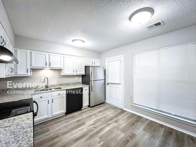 Building Photo - 3760 Heathcliff Dr