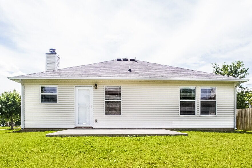 Building Photo - 2109 Carlton Ln