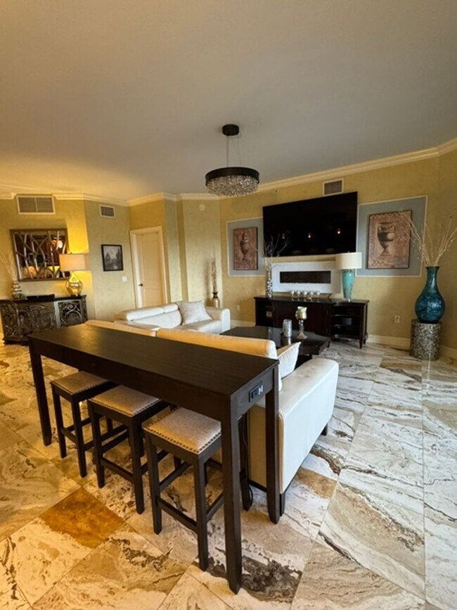 Building Photo - 14380 Riva Del Lago Dr