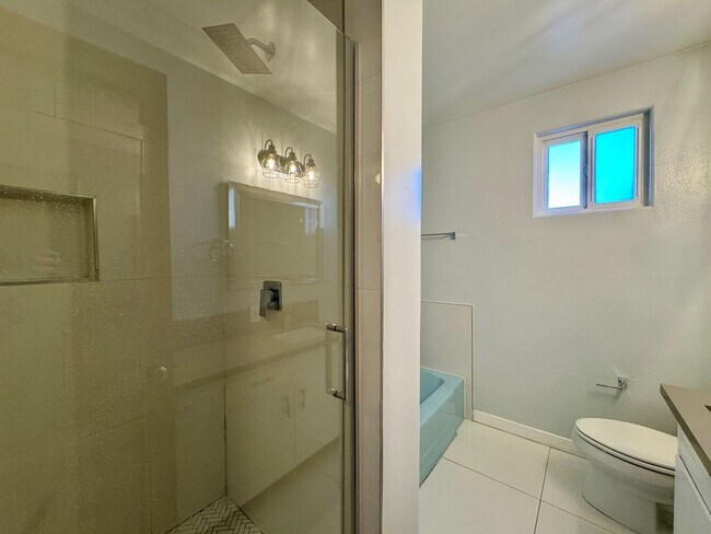 Building Photo - Dickens