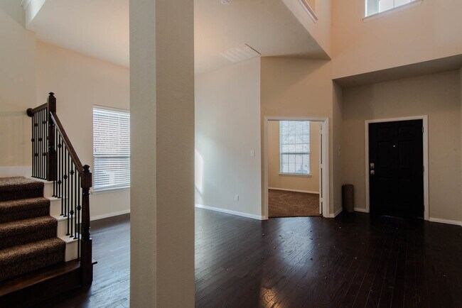 Building Photo - 1512 Cockatiel Dr