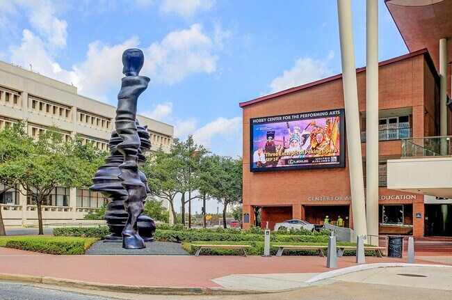 Building Photo - 705 Main St