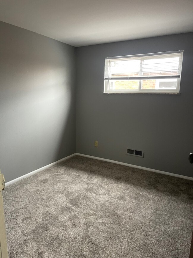 Building Photo - 4944 Fairway Ct