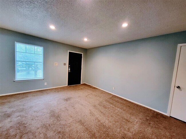 Building Photo - 3429 Willowrun Dr