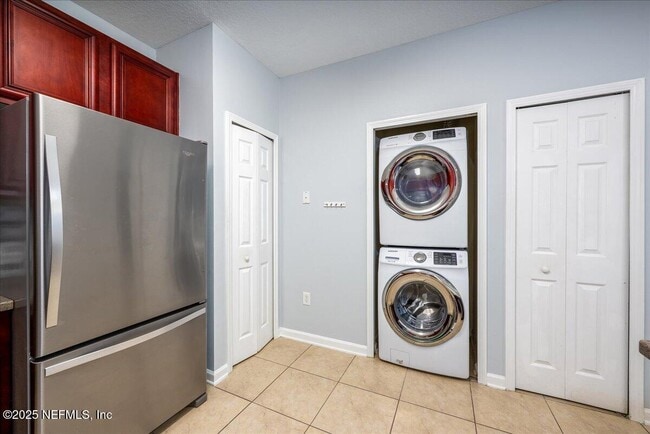 Building Photo - 8227 Lobster Bay Ct