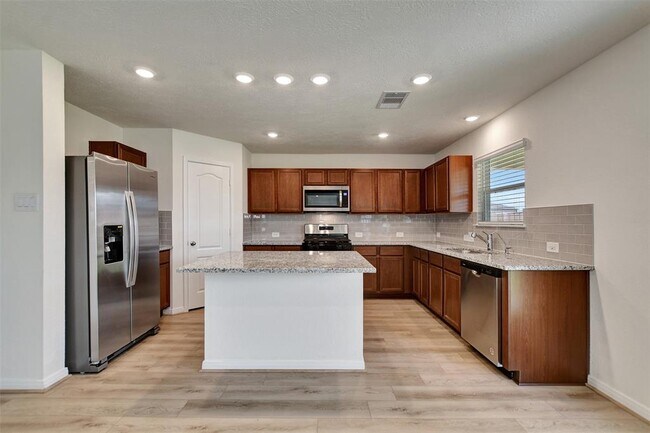 Building Photo - 18214 Sessile Oak Dr