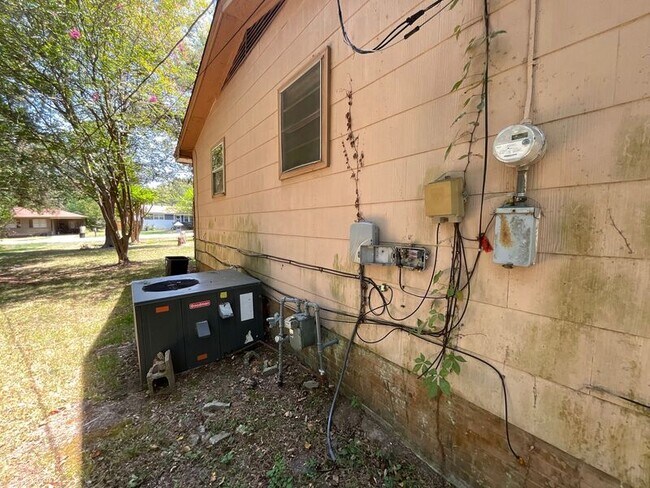 Building Photo - 313 S Fox Hall Rd
