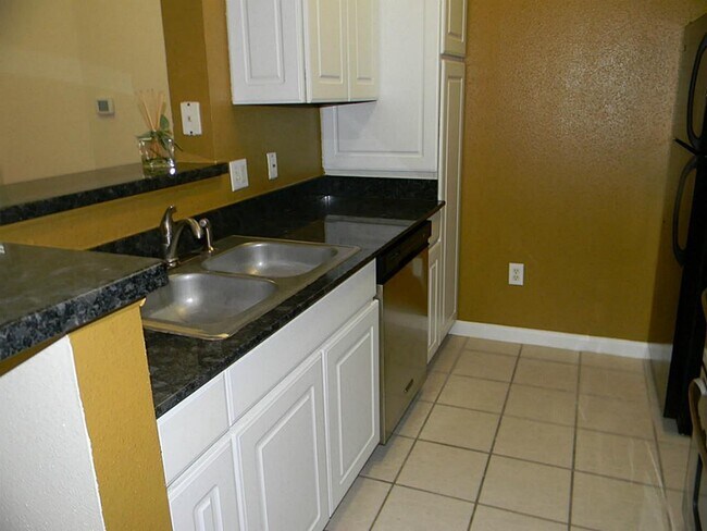 Building Photo - 1330 Old Spanish Trl