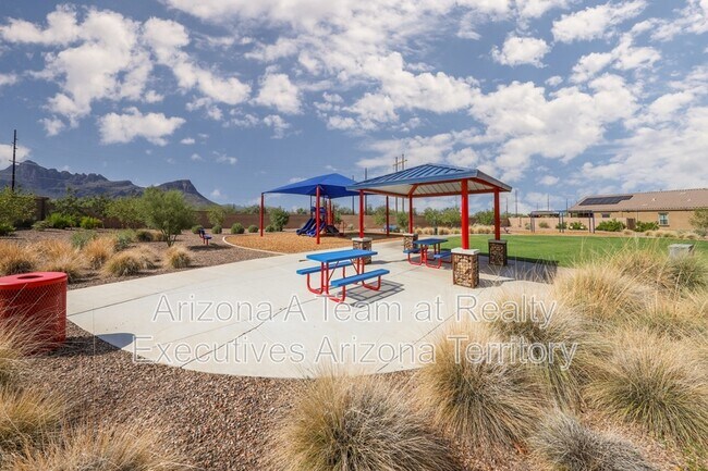 Building Photo - 9404 W Gambel Oak Ln