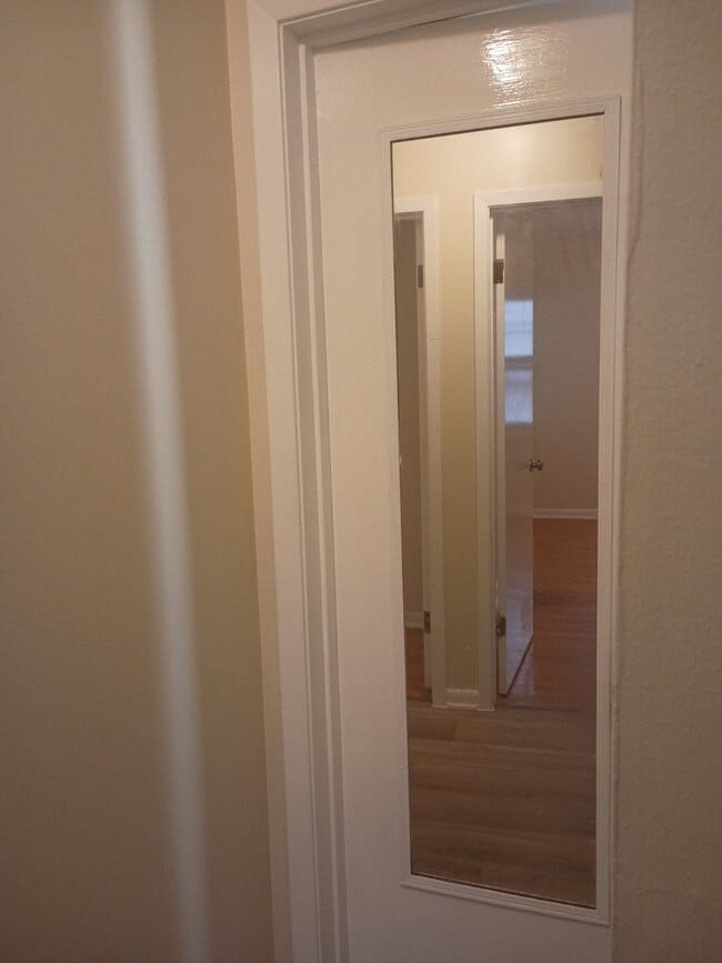 Building Photo - 907 Leonhard St