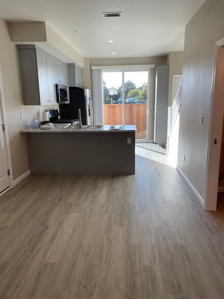 Building Photo - 2097 Melia Dr