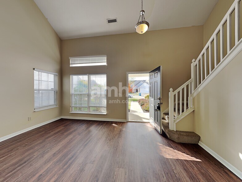 Building Photo - 5633 Rambling Dr