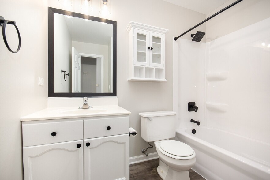 Building Photo - 734 N Gary Ave