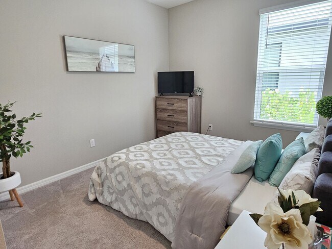 Building Photo - Annual Furnished or Seasonal Short-Term 4 Bedroom 2.5 Bathroom Home in Palmero!