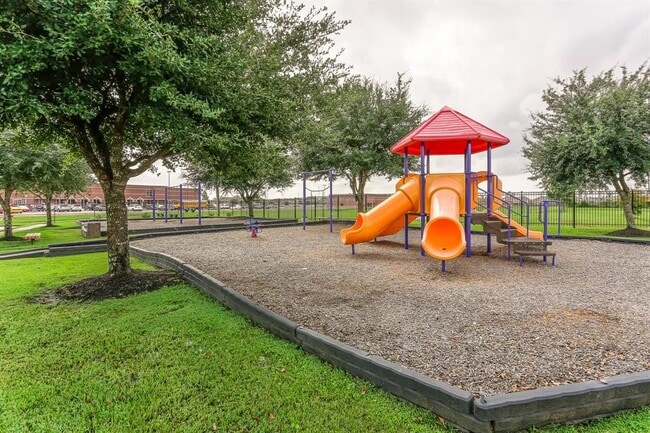 Building Photo - 28639 Lockeridge View Dr