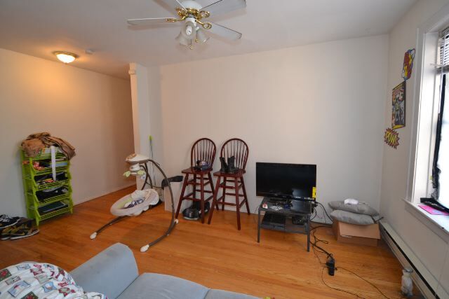 Building Photo - 3845 N Greenview Ave